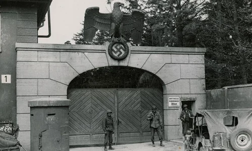 Calendar 29 aprilie: 1945   Lagărul de concentrare de la Dachau a fost eliberat de trupele americane jpeg