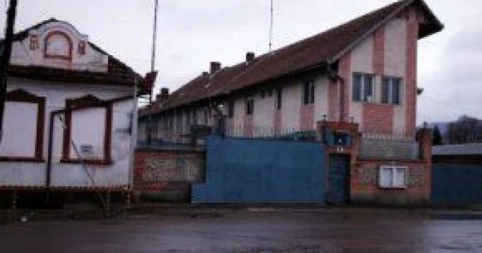 Braşov: Deţinutul de la Codlea, înjunghiat cu un cuţit improvizat, s-a întors în celulă
