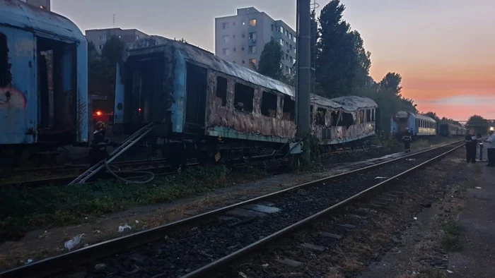 Intervin şase autospeciale de stingere FOTO: ISU Bucureşti-Ilfov