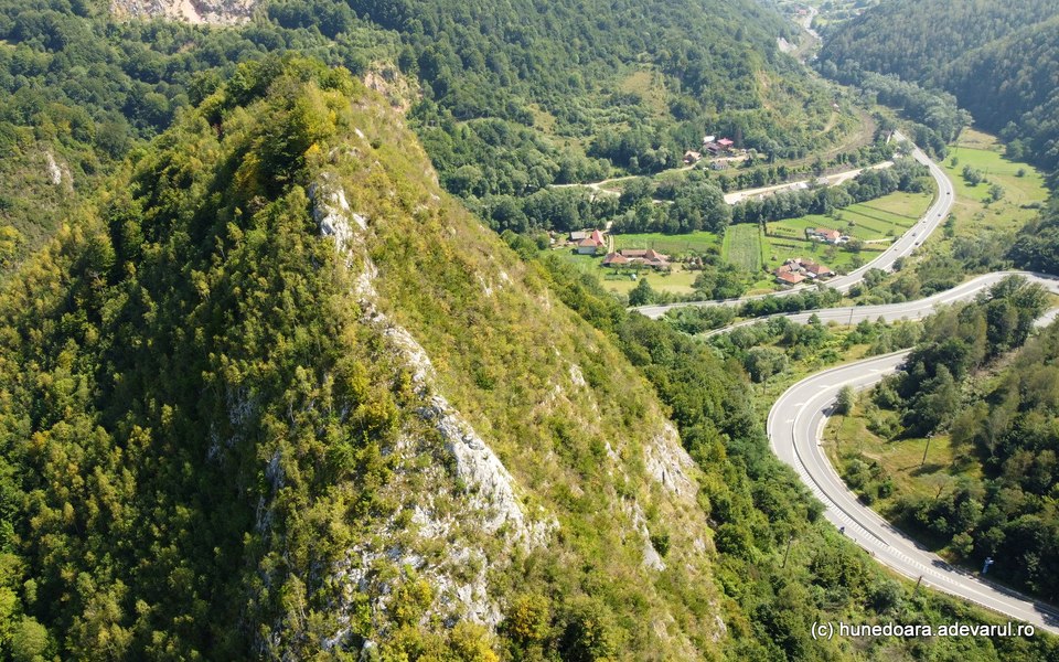 Cetatea dacică interzisă turiștilor. A ajuns printre mai riscante locuri din România VIDEO
