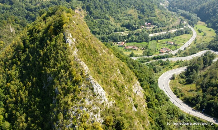 Cetatea dacică Bănița  Foto Daniel Guță  ADEVĂRUL (77) JPG