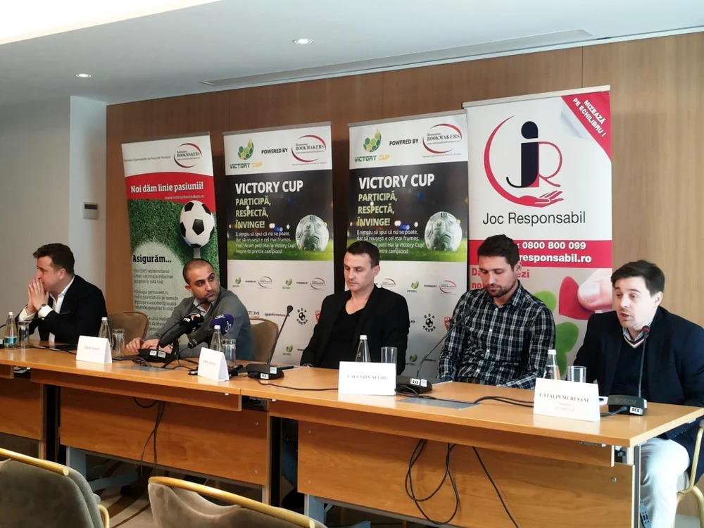 
    Doru Gheorghiu, director executiv Romanian Bookmakers, Petre Marin, Sorin Ghionea, Vali Negru, (ambasadori ai turneului) şi Cătălin Mureşanu, unul dintre organizatorii Victory CupFoto Click!  