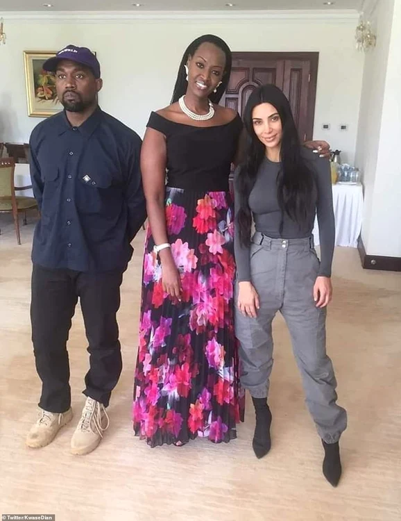 Kim Kardashian şi Kanye West alături de una dintre fiicele preşedintelui Ugandei