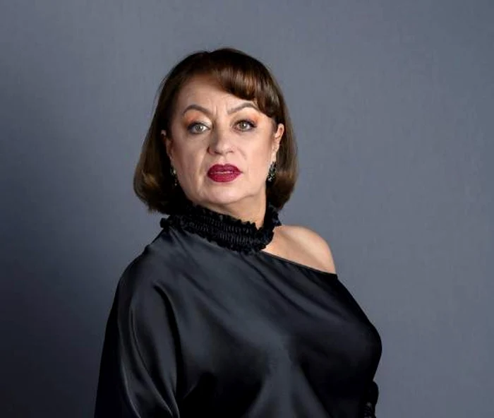 Adriana Trandafir Arhivă