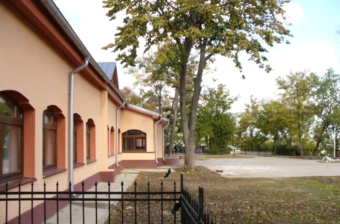 Curtea fostului restaurant unde era amenajată o terasă