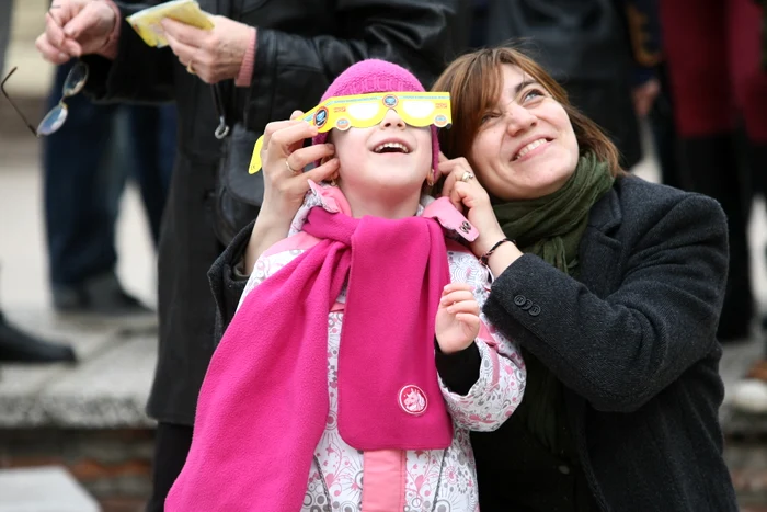 Eclipsa tătală de Soare a fost văzută parțial și la București