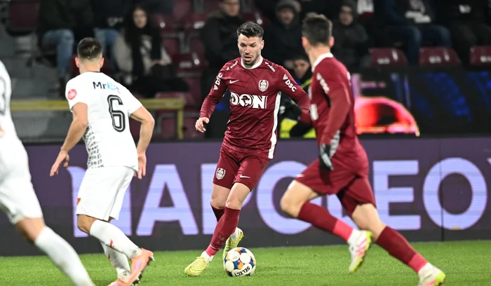 Andrei Cordea (centru), eroul lui CFR Cluj la ultimul meci (FOTO: Sportpictures)
