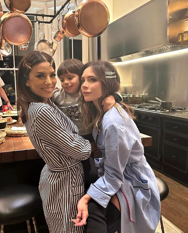 Eva Longoria și Victoria Beckham, înainte de eveniment