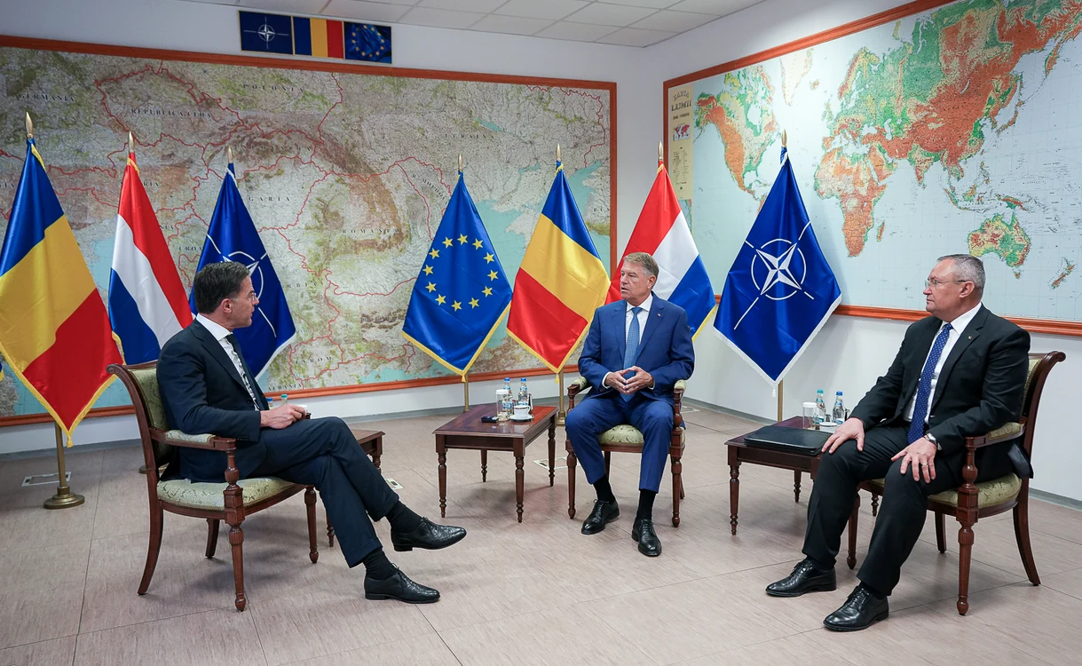 Premierul Mark Rutte cu președintele Klaus Iohannis și premierul Nicolae Ciucă. FOTO: presidency.ro