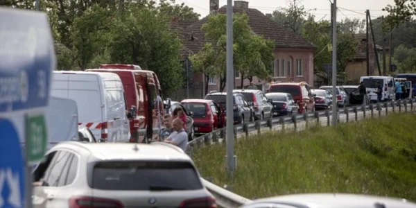 coada masini FOTO arhiva Adevarul