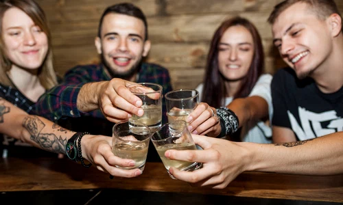 alcool tineri  jpg