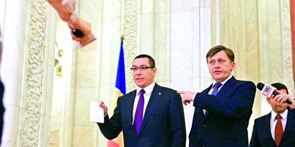 Victor Ponta şi Crin Antonescu au avut divergenţe pe lista atribuţiilor Guvernului  