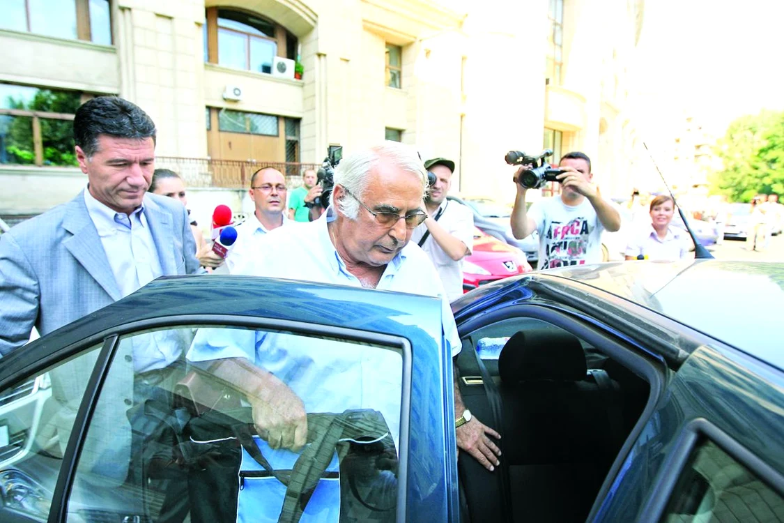 «Marinescu vrea să ne bage în căcat»