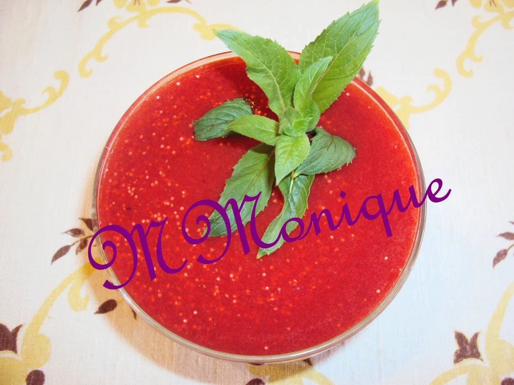 
    Smoothie din căpşuni şi amarant  