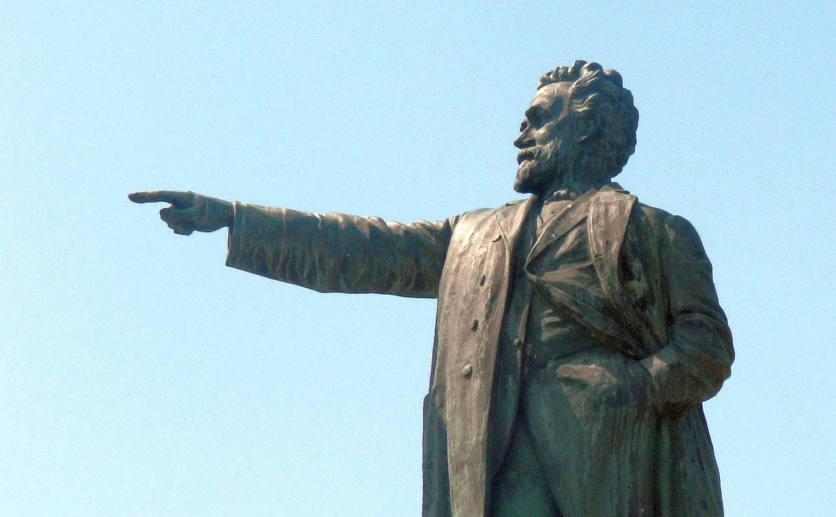 Statuia lui Ion C Brătianu, la Galaţi FOTO Costel Crângan