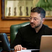 Volodimir Zelenski vorbește la telefon cu Donald Trump FOTO EPA EFE jpg