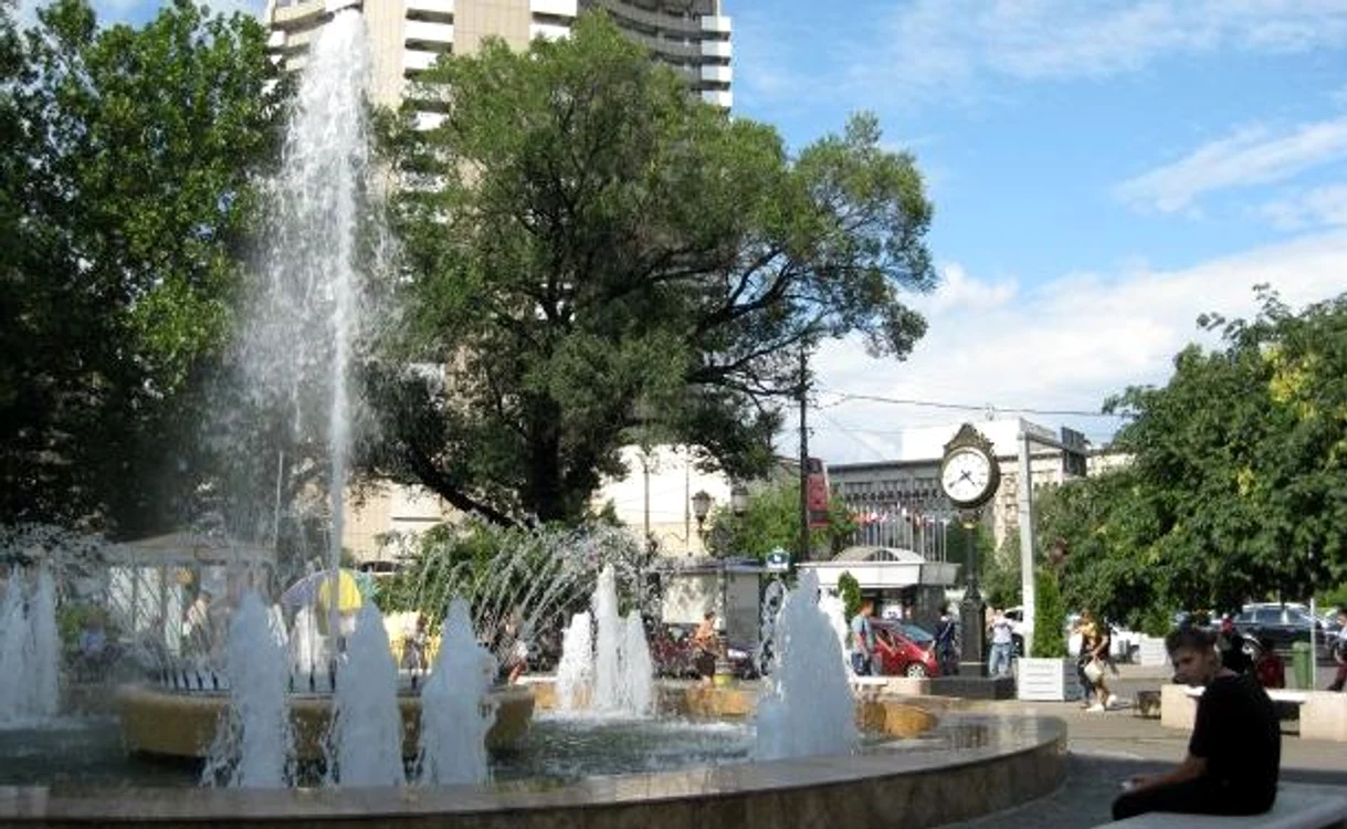 Fîntîna de la Universitate şi rîvna gospodărească jpeg