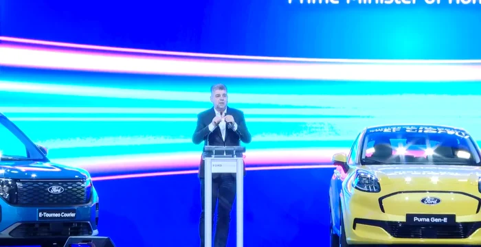 Premierul Marcel Cioolacu vorbește la lansarea vânzărilor de mașini electrice ale Ford Otosan