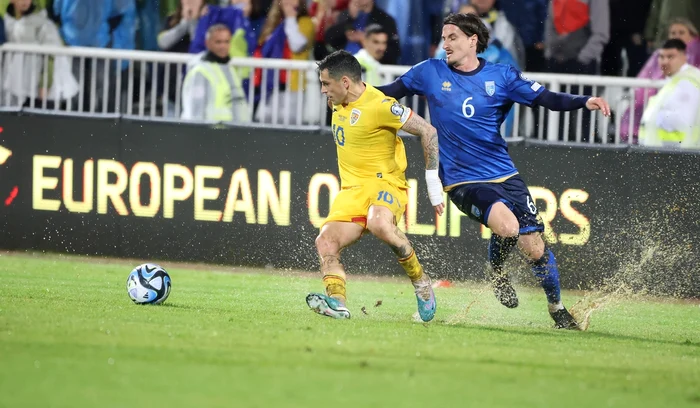 Nicolae Stanciu (stânga), optimist în privința calificării la EURO2024 (FOTO: Sportpictures)