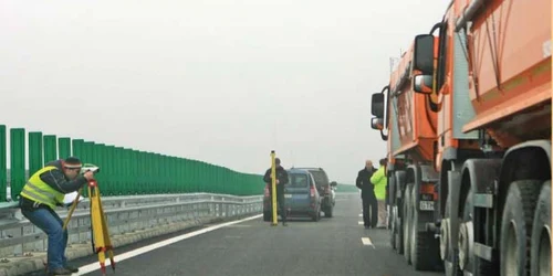 În 2011, constructorii de autostrăzi au aflat că nu-i de glumit cu termenele de execuţie