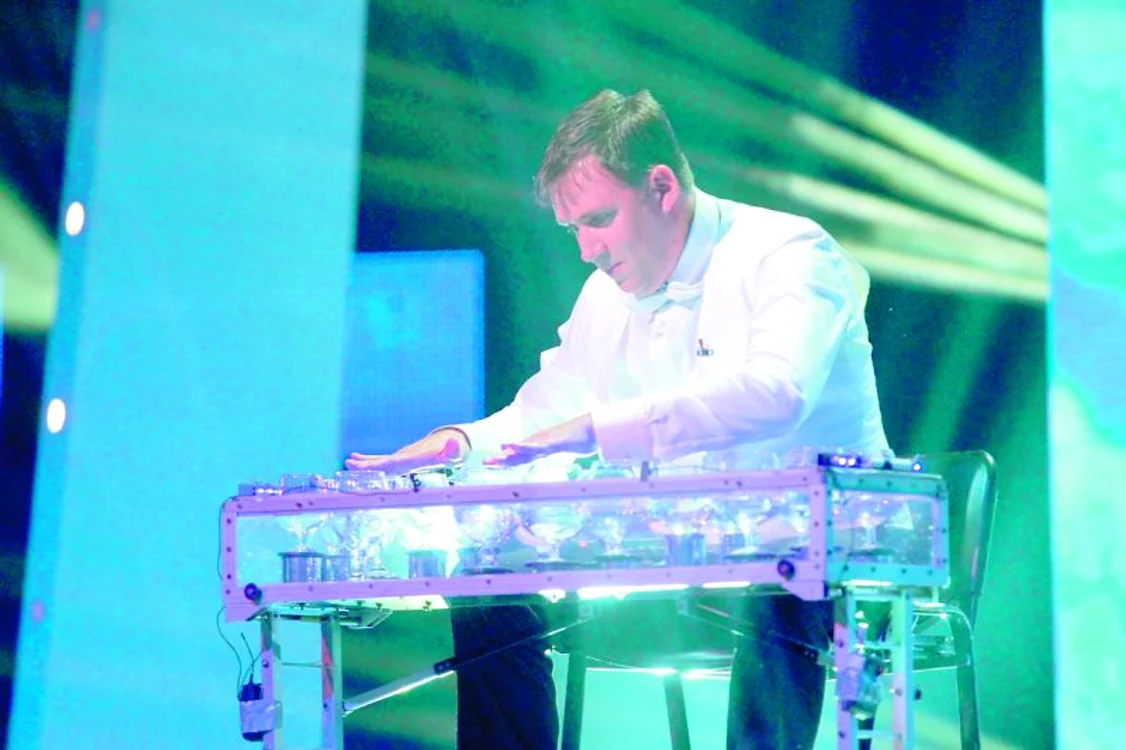 Octavian Stoica, numit “zburătorul”, a impresionat cu dansul pe care l-a făcut la bară