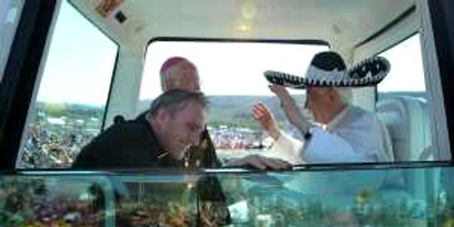 Papa Benedict al XI-lea, cu sombrero