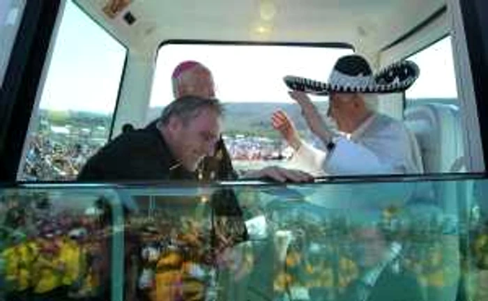 Papa Benedict al XI-lea, cu sombrero