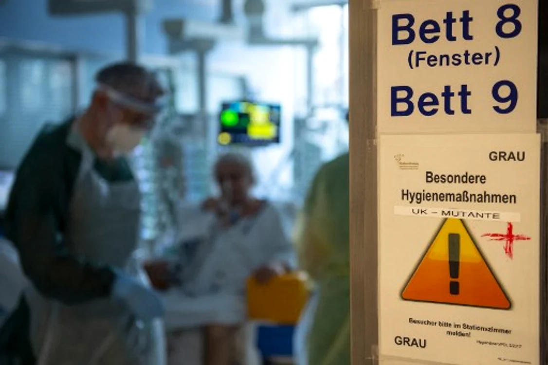 Numărul persoanelor infectate cu Omicron a crescut dramatic în Marea Britaniefoto: AFP