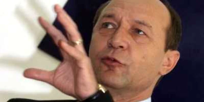 Băsescu cere reexaminarea legii prin care Registrul Comerţului trece la camerele de comerţ