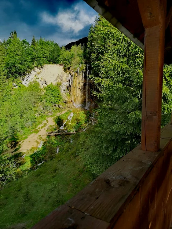 Cascada Pișoaia. Sursa: Comuna Vidra