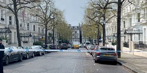 Cordon de securitate pe Holland Park in Londra FOTO Twitter/Sotiri Dimpinoudis