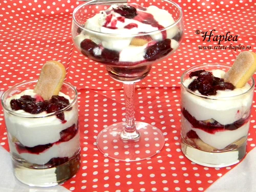 mousse de ciocolata alba cu sirop de visine poza 7 jpeg
