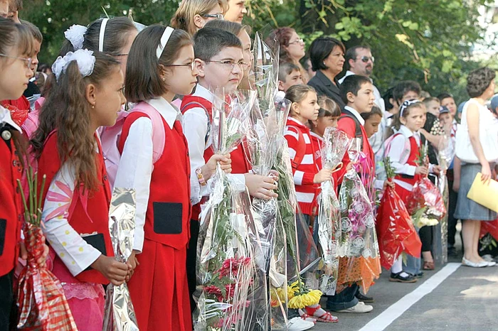 
    La toamnă, elevii vor fi așteptați  la școală din 12 septembrie  