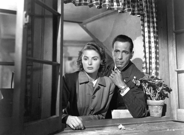 Humphery Bogart a format un cuplu de vis cu Ingrid Bergman în Casablanca (Foto Profimedia).