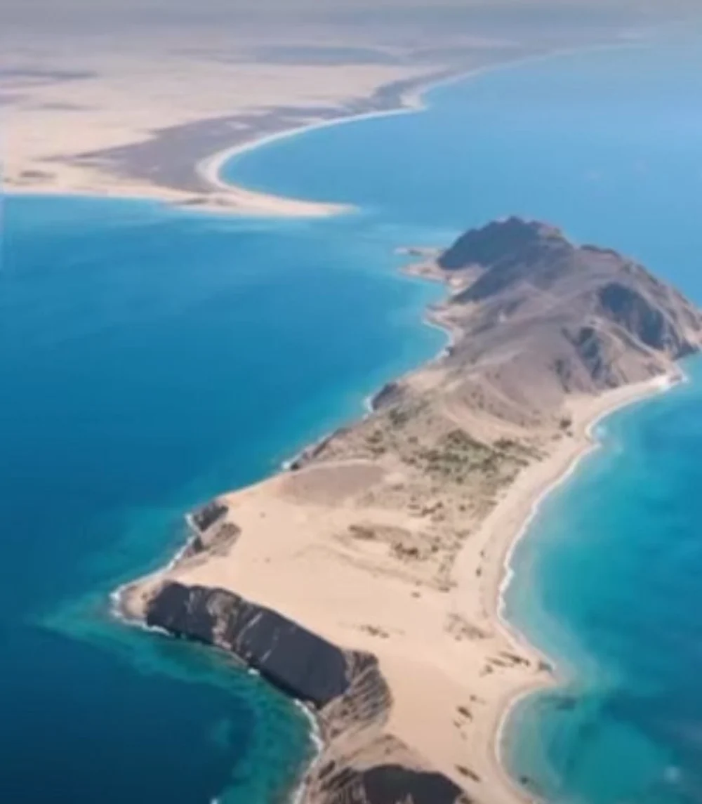 SUA au bombardat Insula Kharg, inima petrolieră a Iranului. Infrastructura militară a fost „spulberată”, anunță Trump