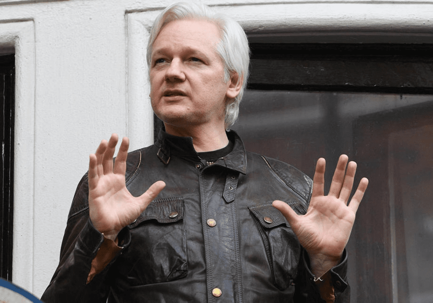 Assange cere eliberarea din închisoare pentru a merge la înmormântarea lui Vivienne Westwood