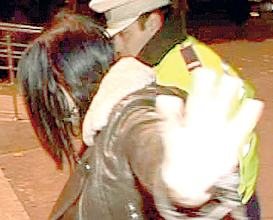 
    Tânăra a mers la unul dintre angajaţi şi a spus că este soţia proprietarului şi că vrea să recupereze maşina (FOTO: www.newscluj.ro)  