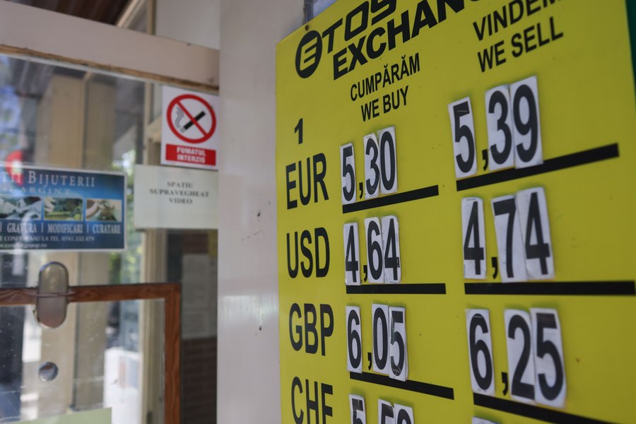 Cât ar putea ajunge euro în următorul an și ce se va întâmpla cu prețurile. Prognozele analiștilor