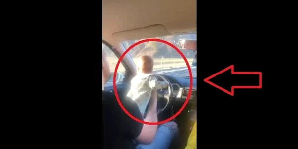 Bebeluş la volan pe Valea Oltului Sursă TikTok