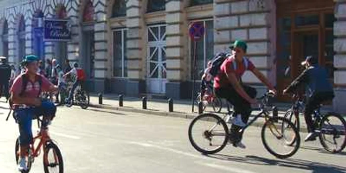 Arad: Bicicliştii vor să se refugieze de şoferi