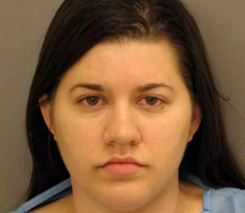 Shelley Dufresne (32 de ani) și Rachel Respess (24 de ani) sunt acuzate că au făcut sex în trei cu un elevfoto: KENNER POLICE/The Sun