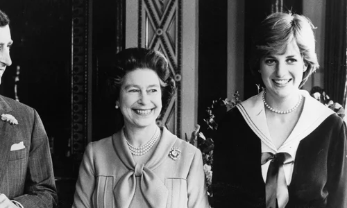 Regina Elisabeta, Charles și Diana