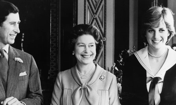 Regina Elisabeta, Charles și Diana