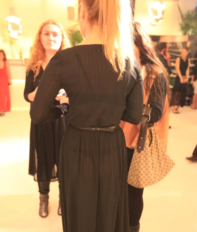 Prin rochia lui Annes s-a văzut tot