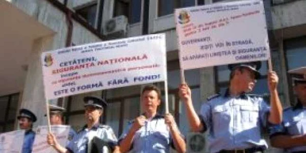 Poliţiştii nu mai protestează şi aşteaptă înlâlnirea de duminică cu Băsescu - Update