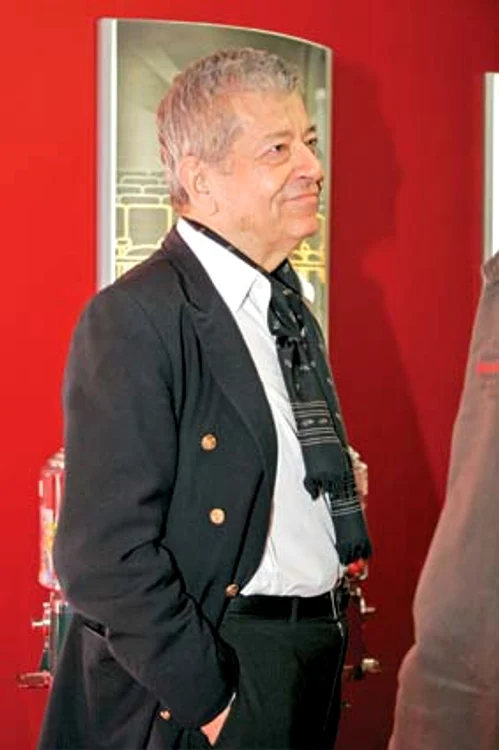 
    Ion Dichiseanu  