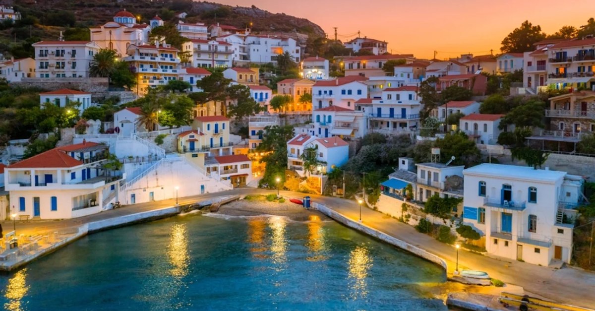 Atenție la „kuver” și amenzi rutiere: Ghid pentru români în Grecia