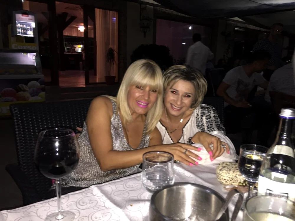Elena Udrea (41 de ani) a venit la petrecerea organizată de Anamaria Prodan (42 de ani) pentru soțul ei