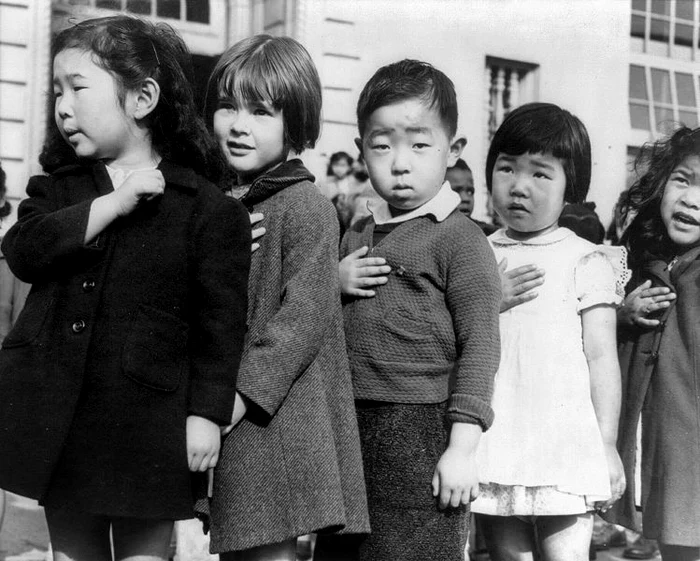749px JapaneseAmericansChildrenPledgingAllegiance1942 2 jpg jpeg