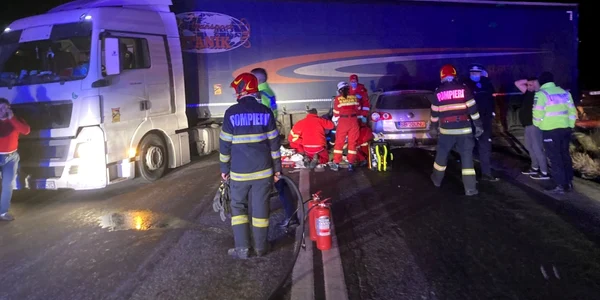 Accident rutier grav la intrare în Cristian - Sibiu pe DN 1 cu blocarea traficului Foto Adevărul - credit ISU Sibiu